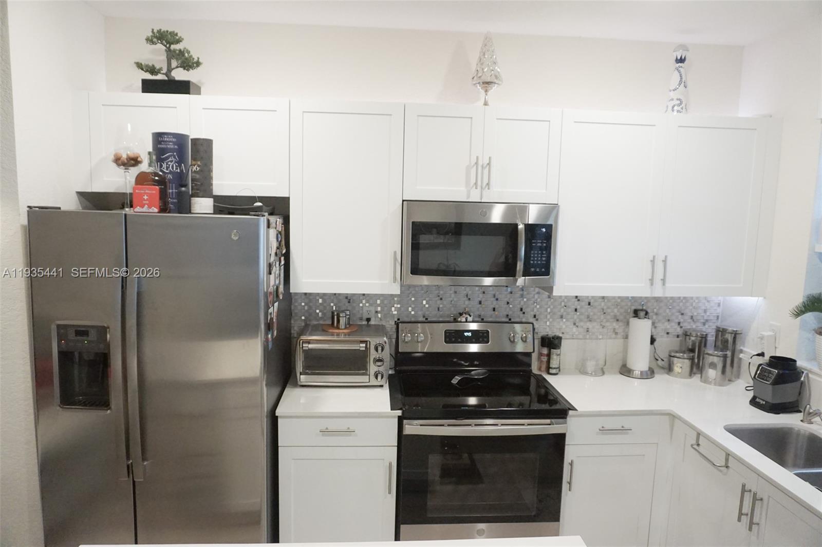 10589 W 32nd Ln, Hialeah Gardens FL 33018 photo 4