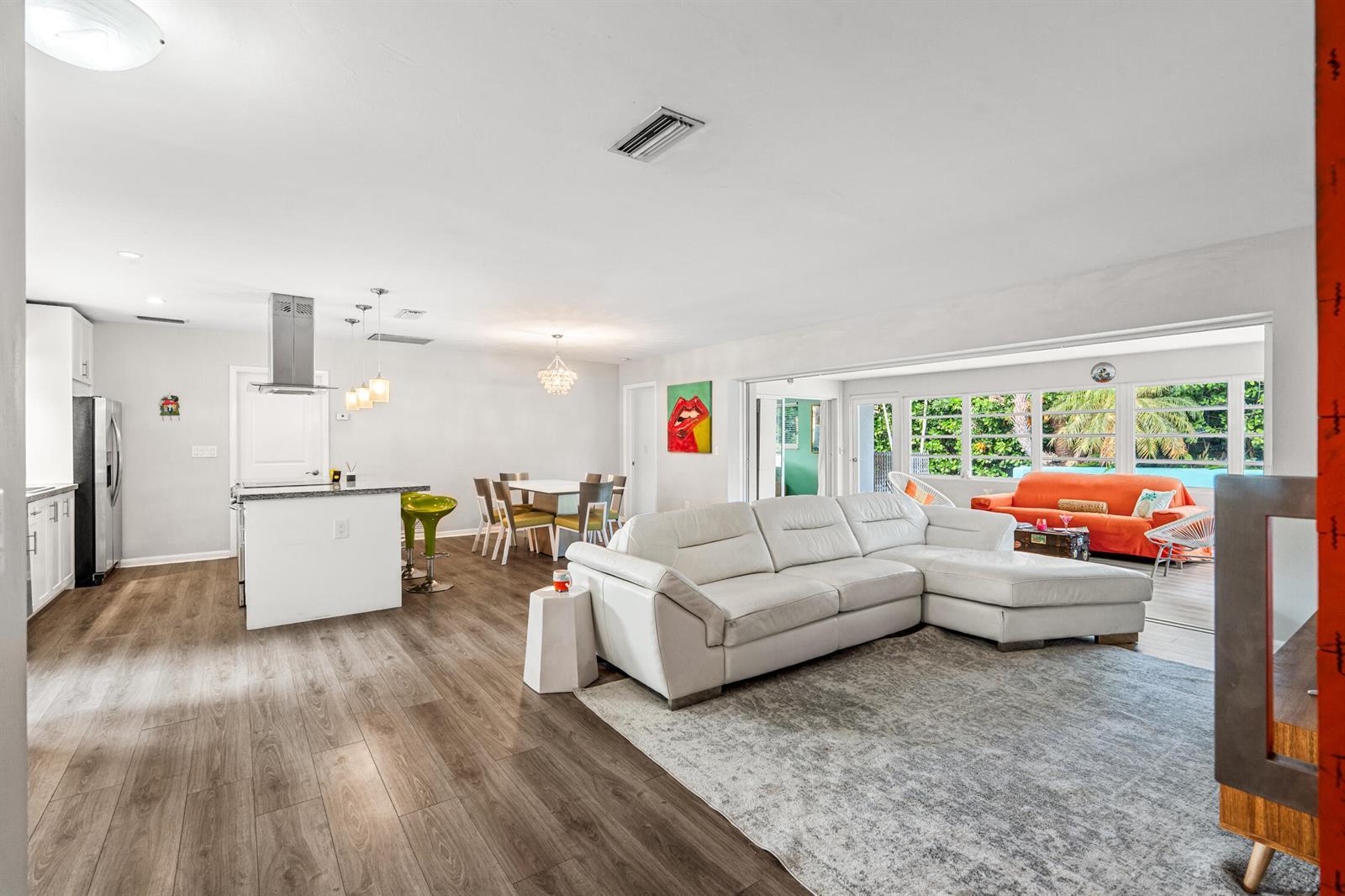 113 Park Lane E, Hypoluxo FL 33462 photo 2