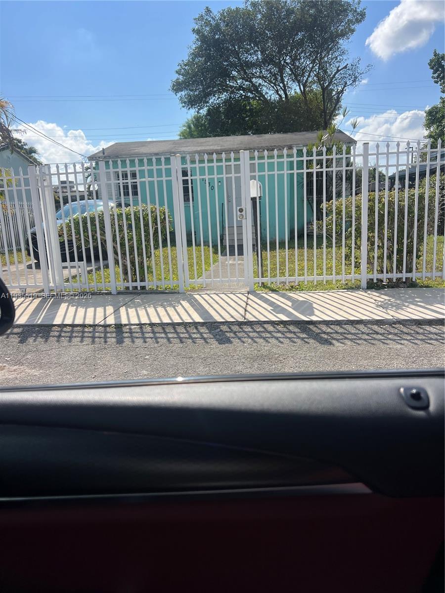1530 NW 55th St, Miami FL 33142