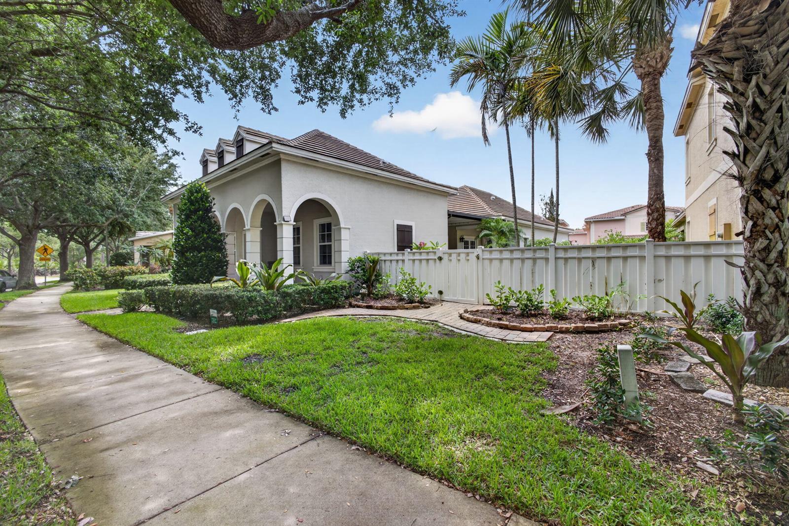 127 Arklow Avenue, Jupiter FL 33458 photo 3