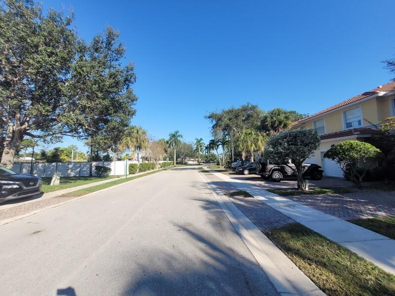 303 Seminole Palms Drive, FL 33463 photo 3