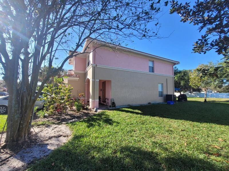 303 Seminole Palms Drive, FL 33463 photo 5
