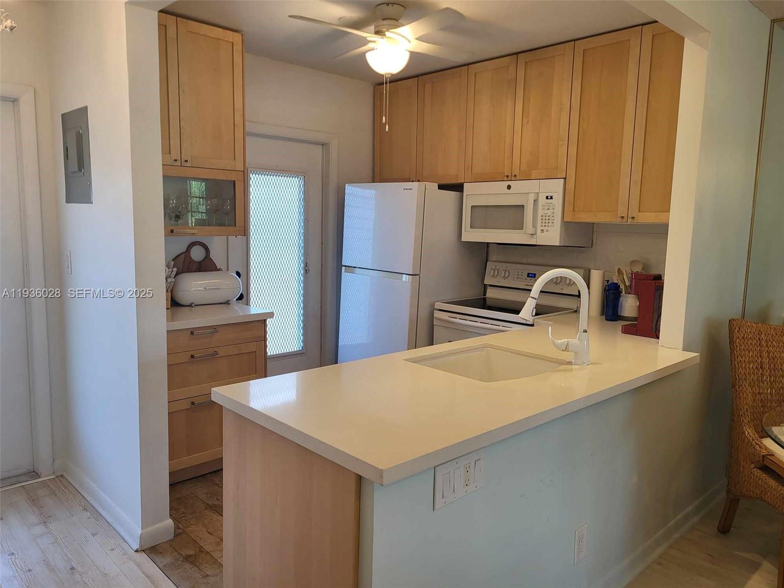 4701 NW 34th St # 604, Lauderdale Lakes FL 33319 photo 2