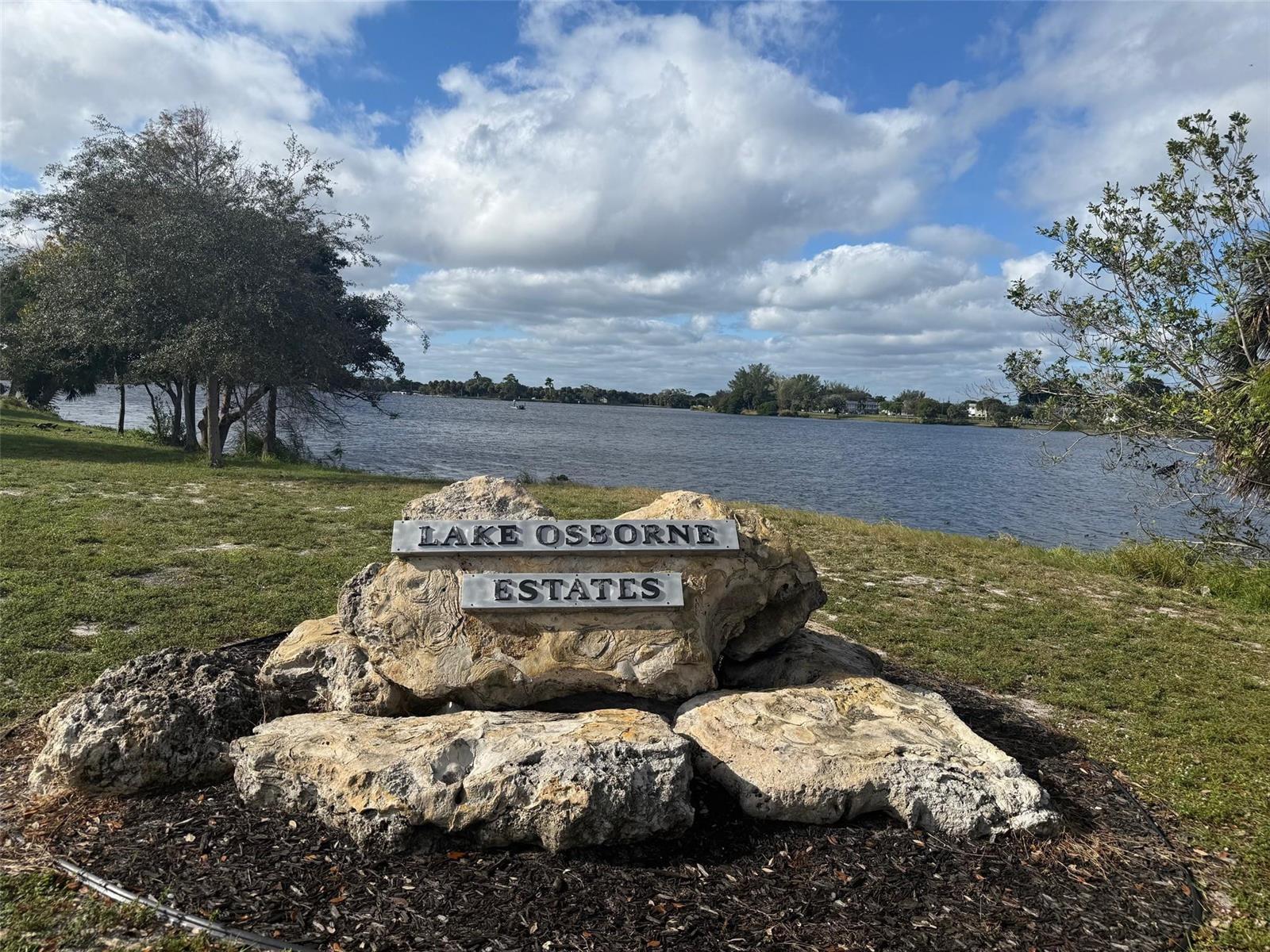 920 Wright Drive, FL 33461 photo 3
