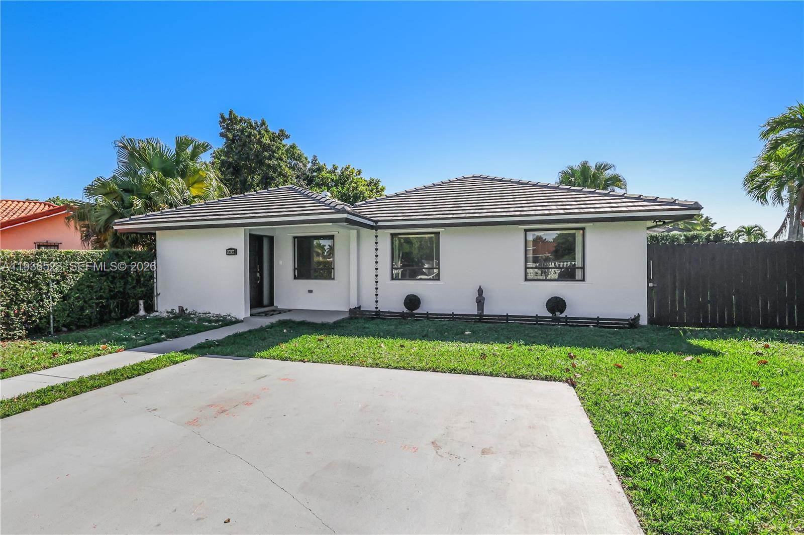 13238 NW 8th Ter, Miami FL 33182 photo 2