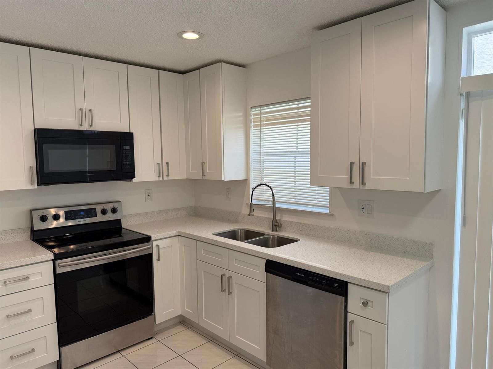 3780 Amalfi Drive # 3780, Hollywood FL 33021 photo 2