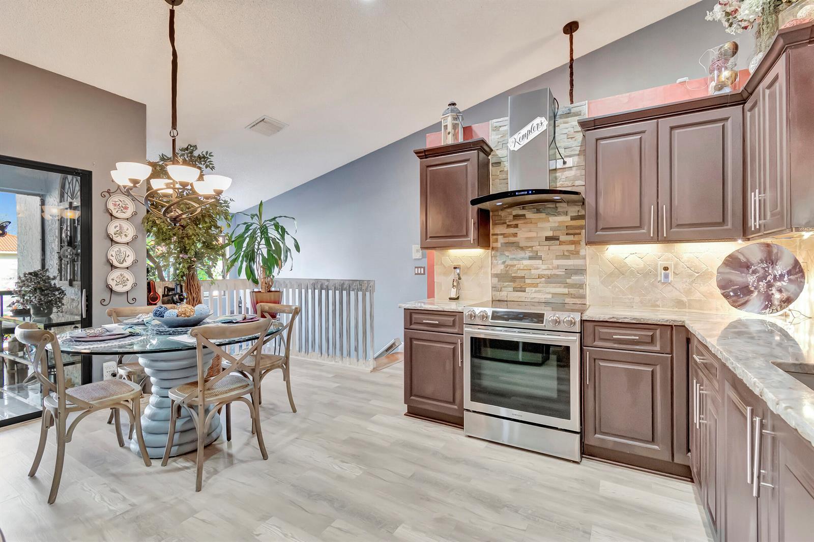 9705 Sills Drive E # 204, Boynton Beach FL 33437