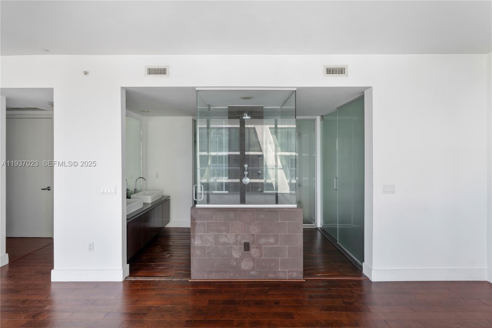 1040 Biscayne Blvd # 4108, Miami FL 33132 photo 5
