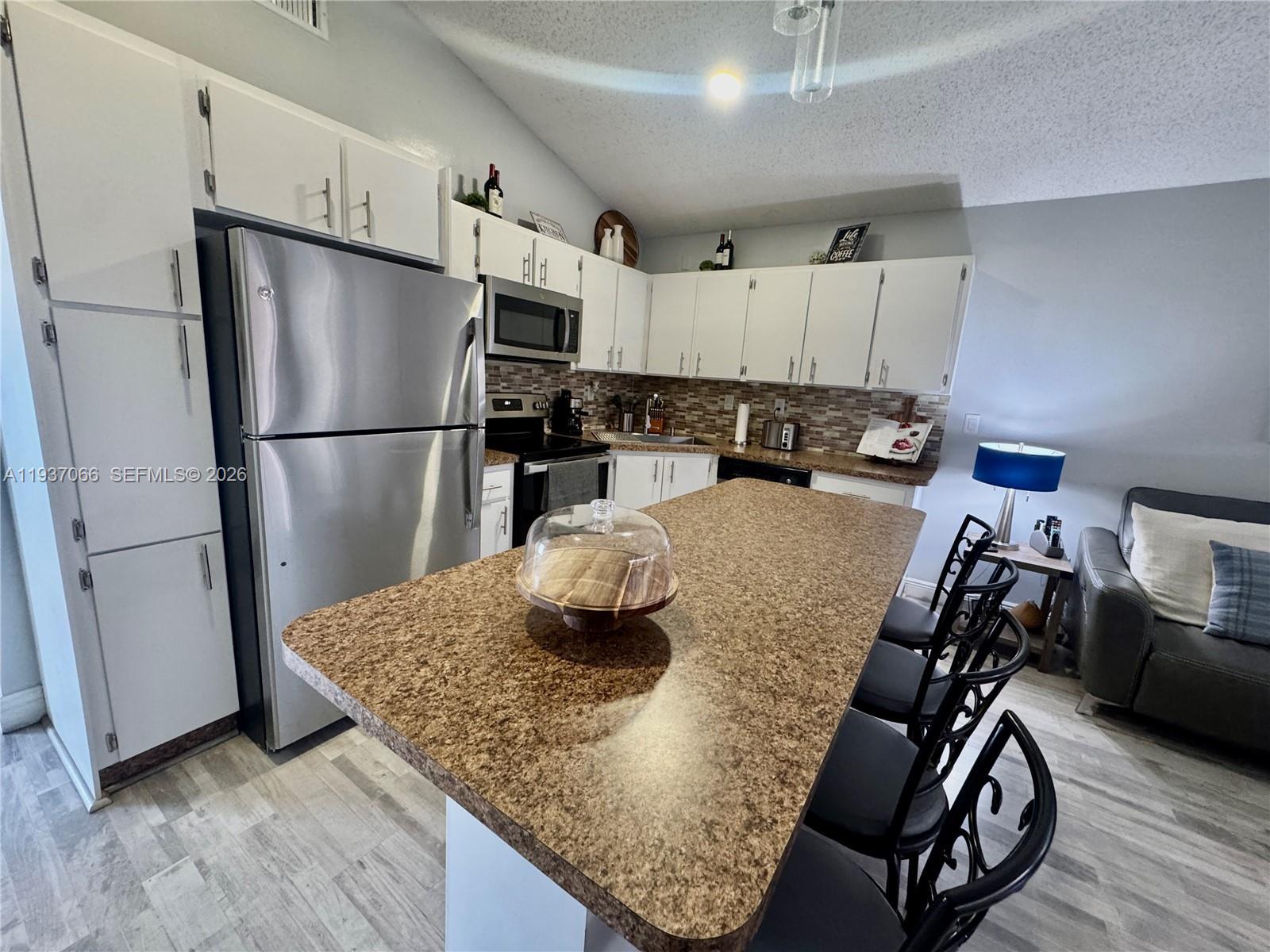 11512 SW 6th St, Sweetwater FL 33174 photo 5