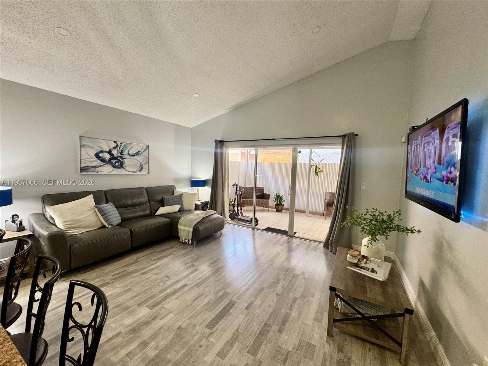 11512 SW 6th St, Sweetwater FL 33174 photo 4