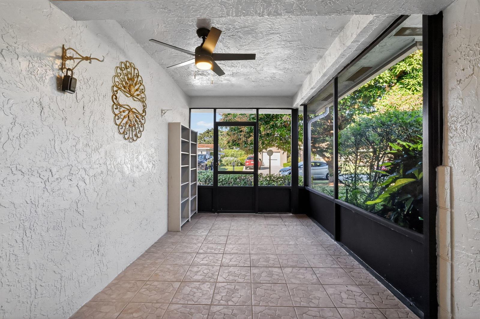 5926 N Los Alamos Lane, Delray Beach FL 33484 photo 2