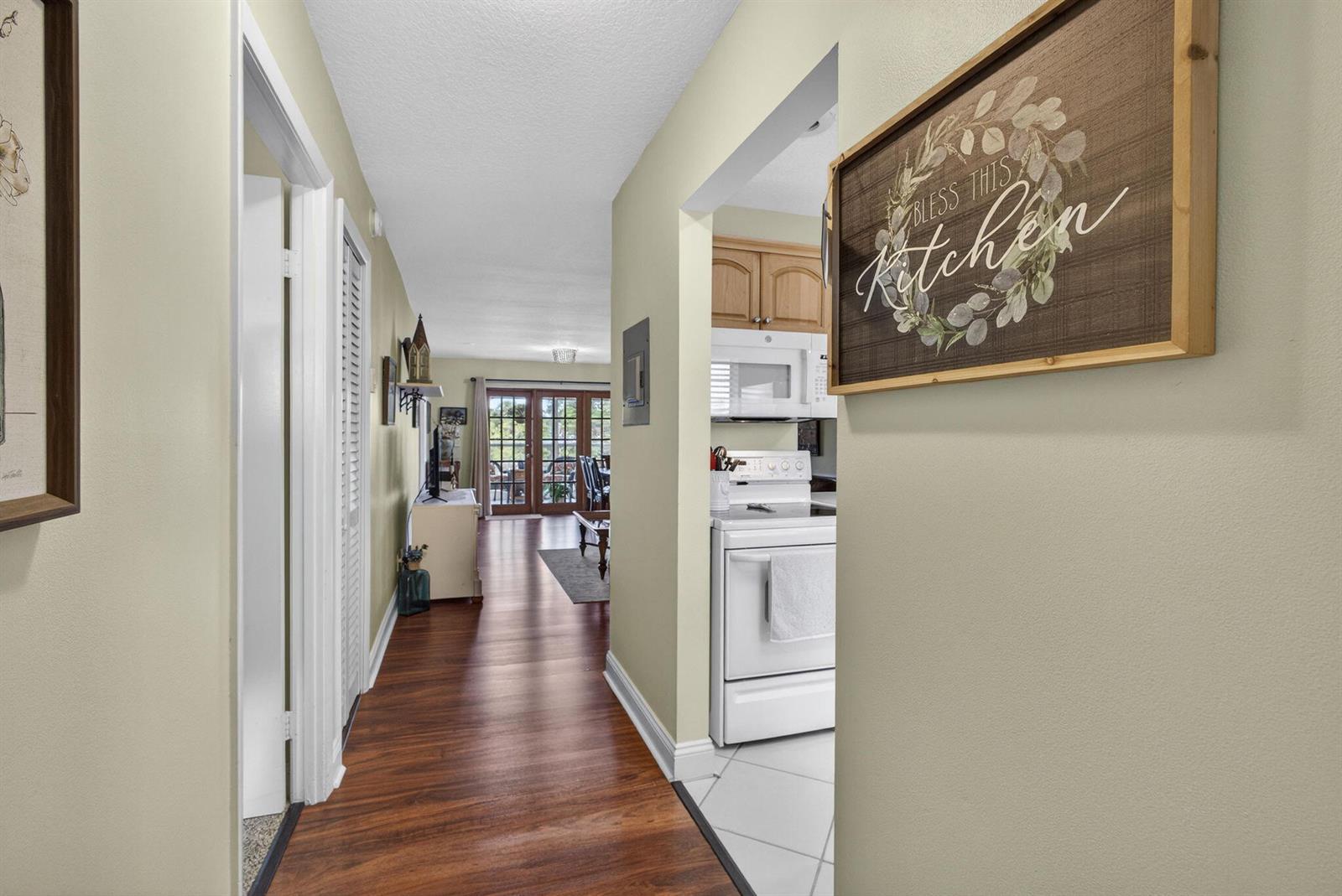 135 Lake Anne Drive, West Palm Beach FL 33411 photo 3