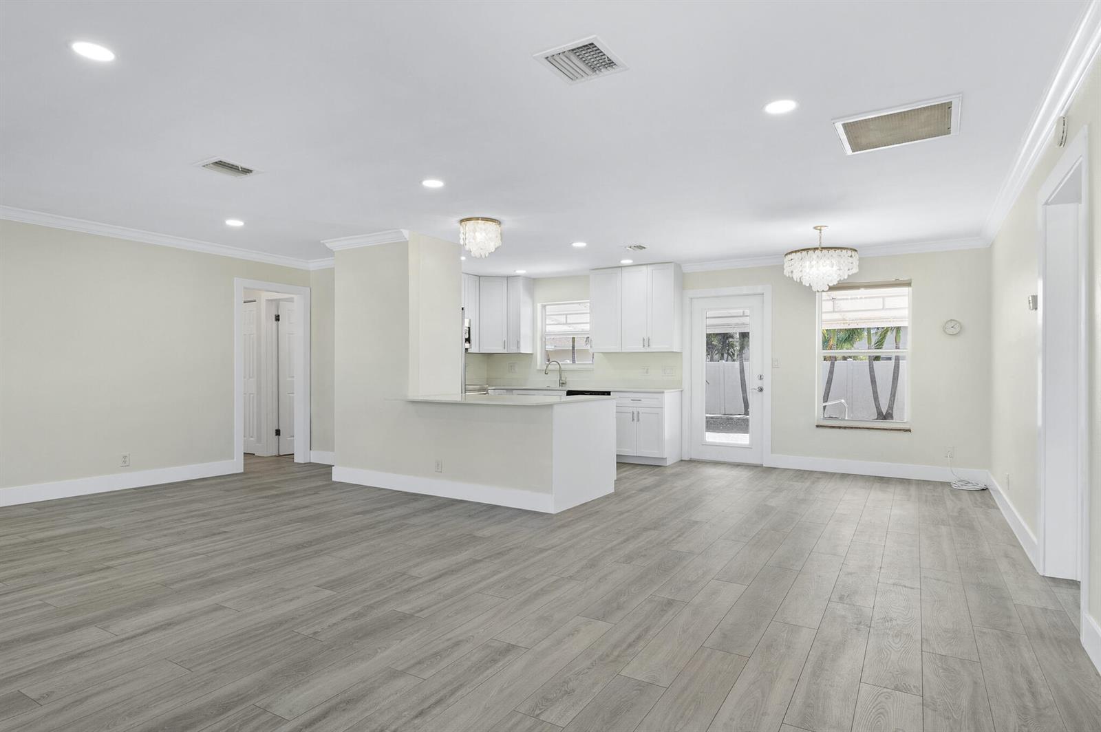 912 SE 8th Court, Deerfield Beach FL 33441 photo 5