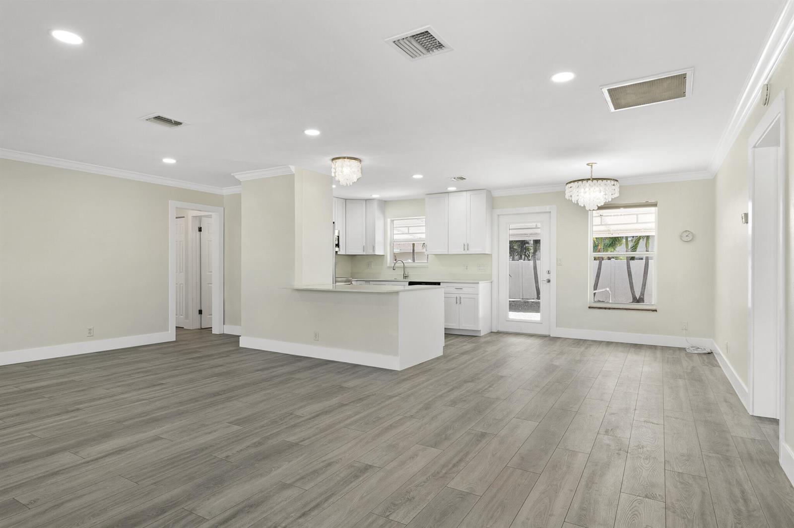 912 SE 8th Court, Deerfield Beach FL 33441 photo 4