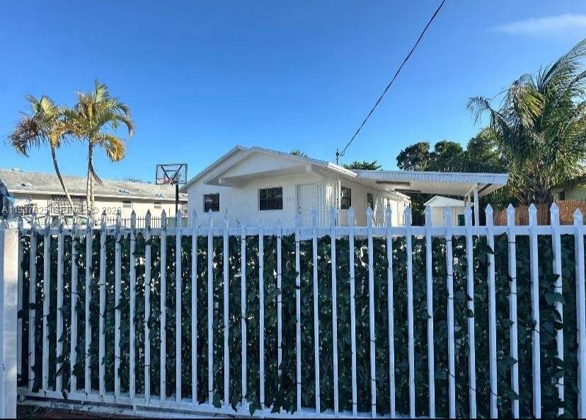 655 NW 2nd St # A, Florida City FL 33034