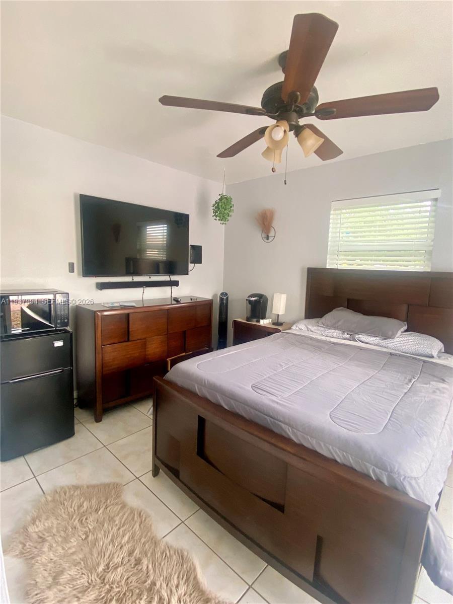 Hallandale Beach, FL 33009 photo 2