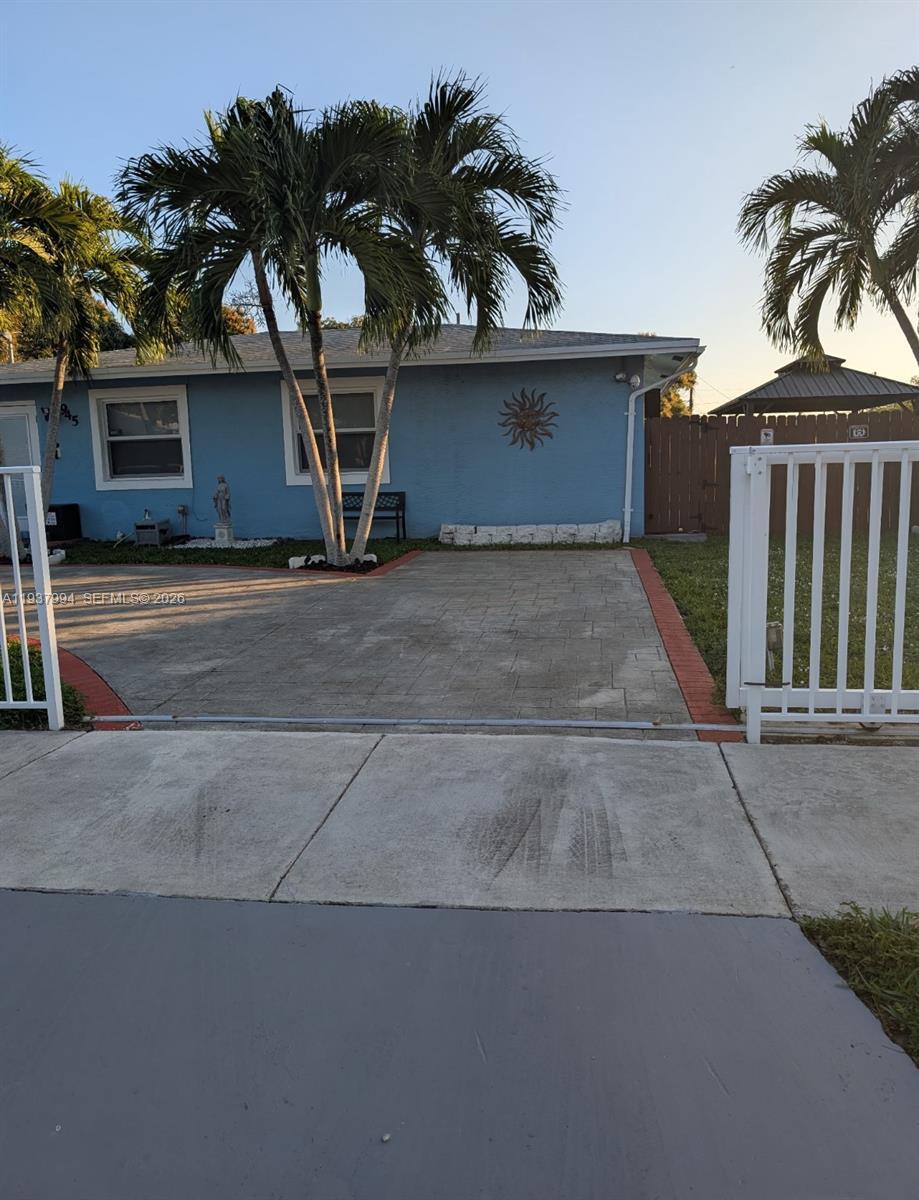 Hallandale Beach, FL 33009