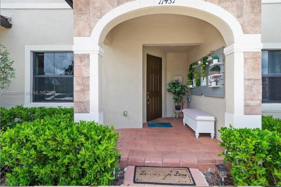 11431 W 32nd Ln, Hialeah FL 33018 photo 2