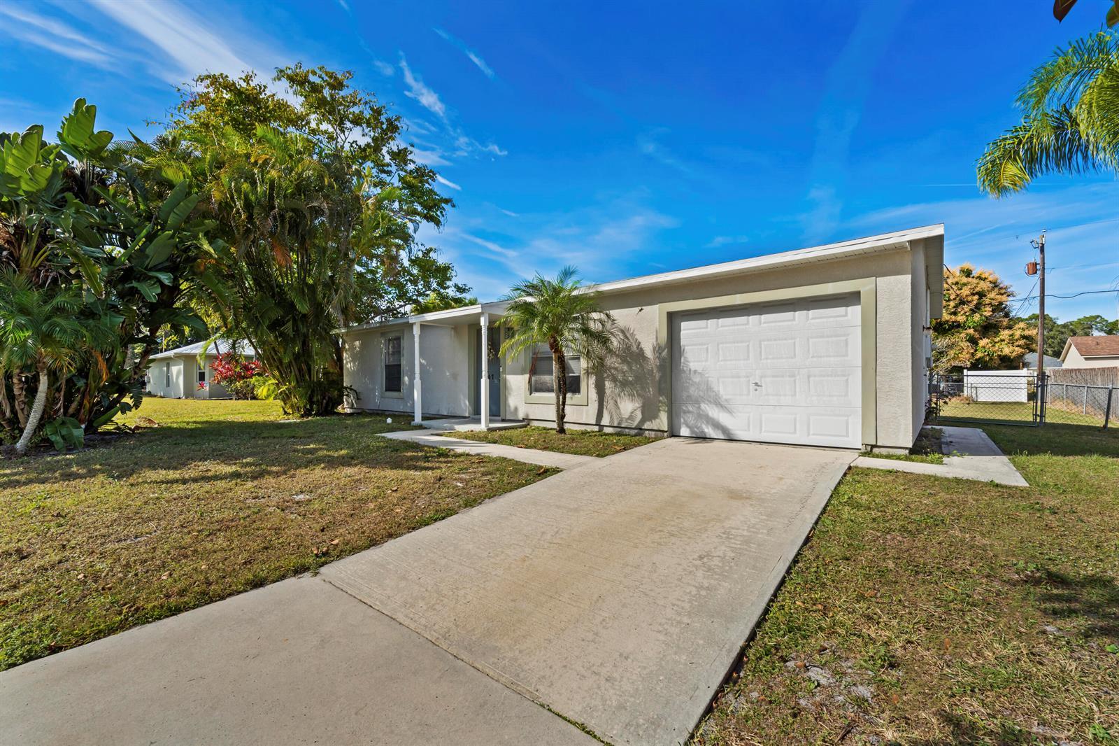 307 SE Husted Terrace, Port St. Lucie FL 34983 photo 2