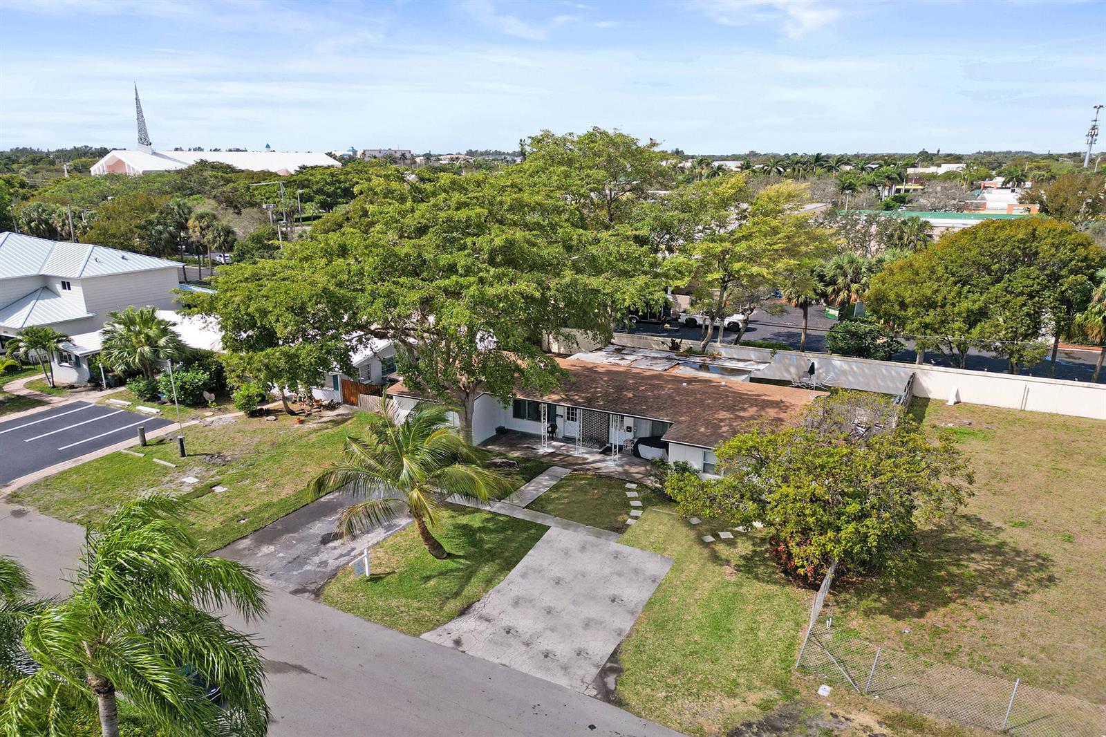 2461 NE 20th Avenue, Lighthouse Point FL 33064