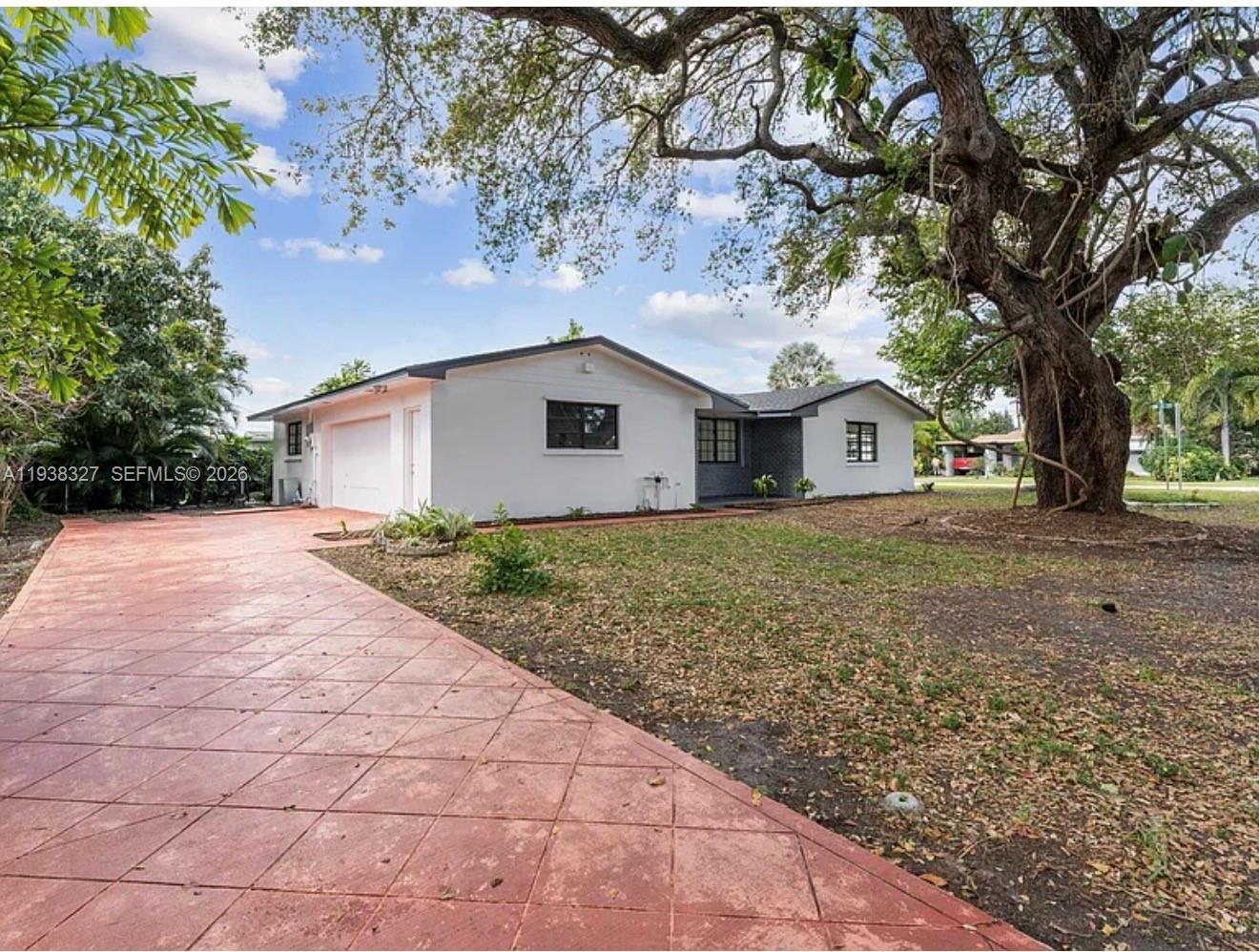 6800 SW 10th Ct, Pembroke Pines FL 33023 photo 2