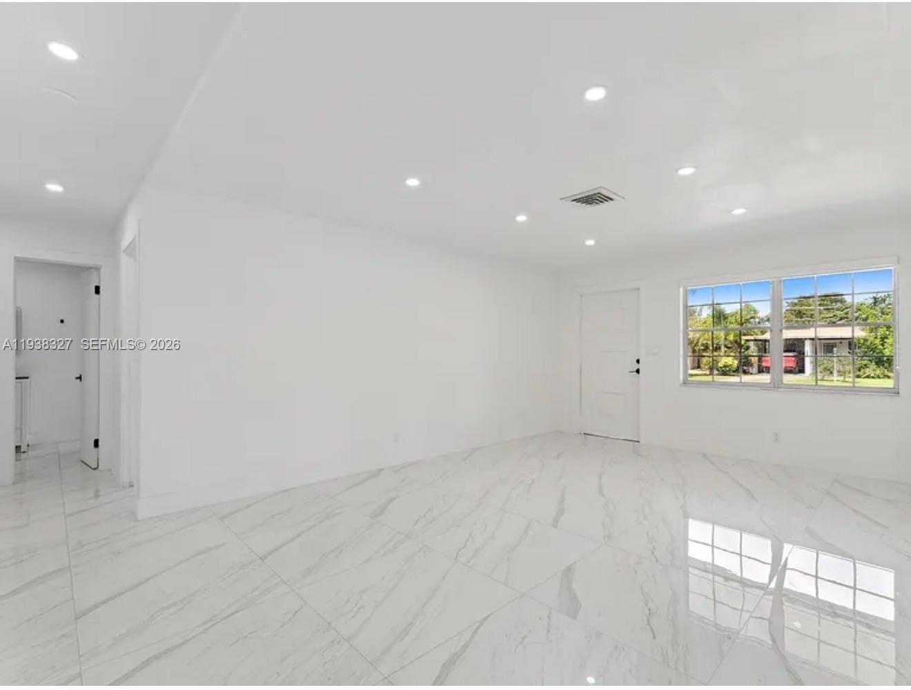6800 SW 10th Ct, Pembroke Pines FL 33023 photo 5