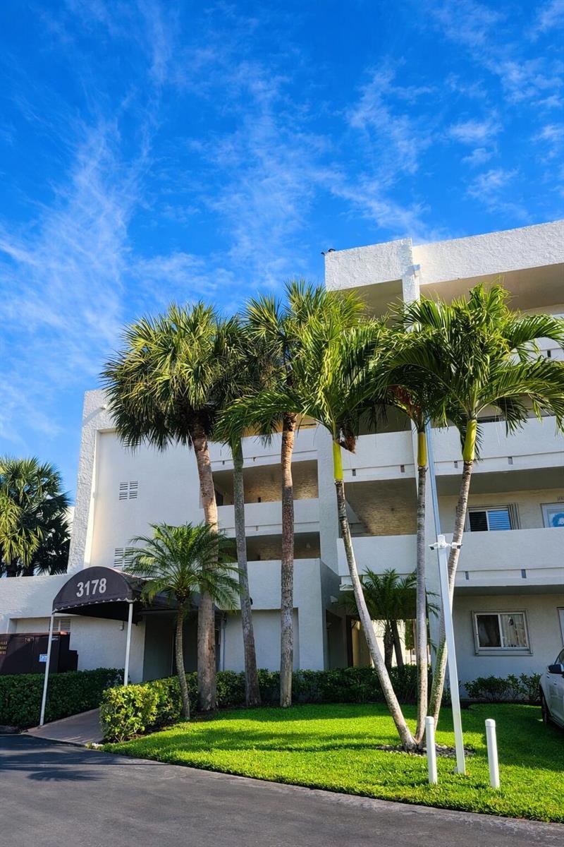 3178 Via Poinciana # 303, Lake Worth FL 33467
