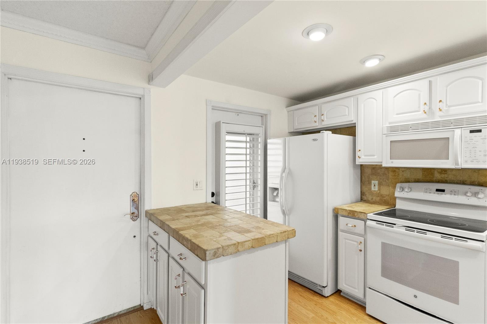 455 Paradise Isle Blvd # 402, Hallandale Beach FL 33009 photo 5
