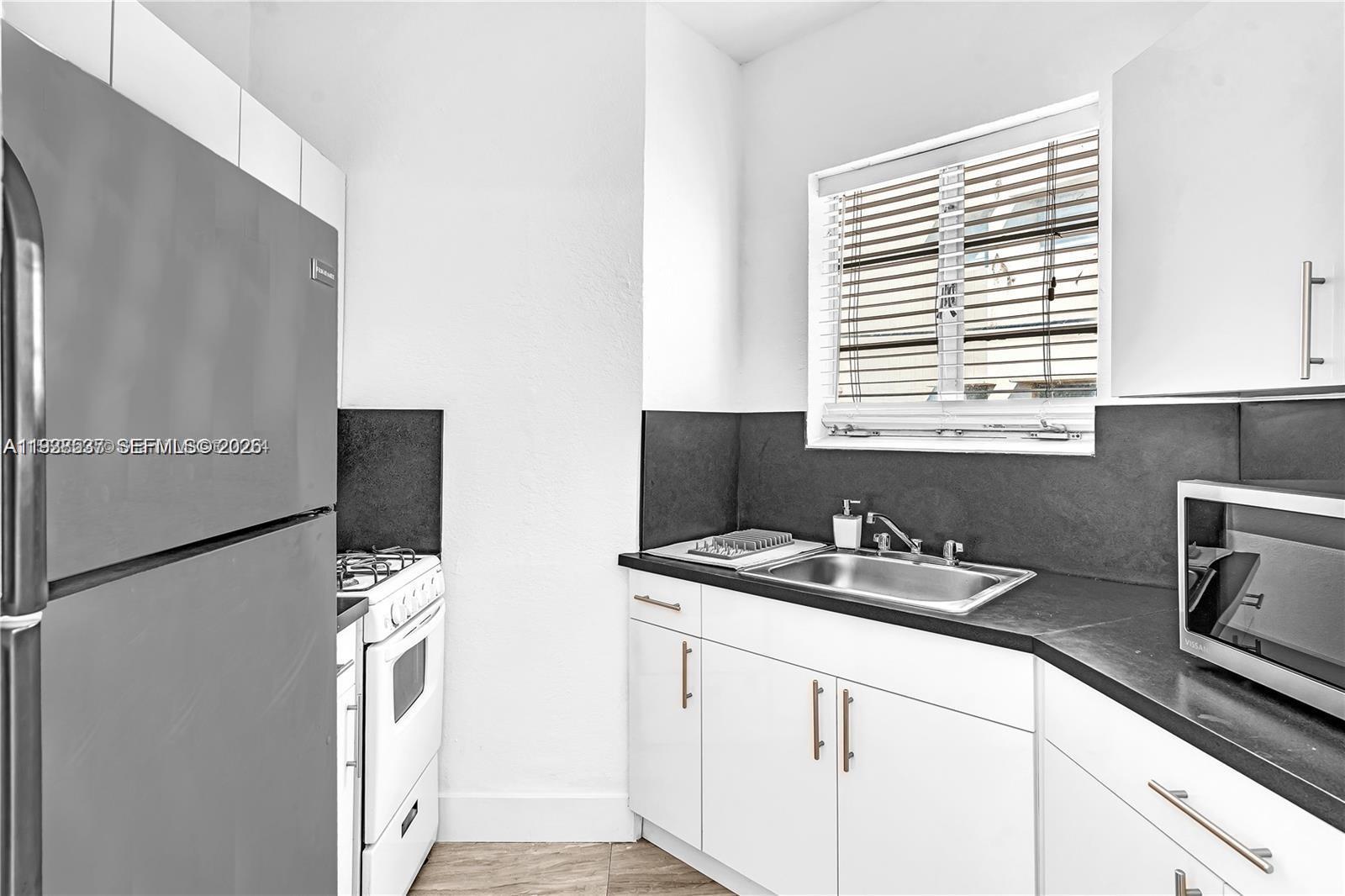 3920 Garden Ave # 14, Miami Beach FL 33140 photo 4