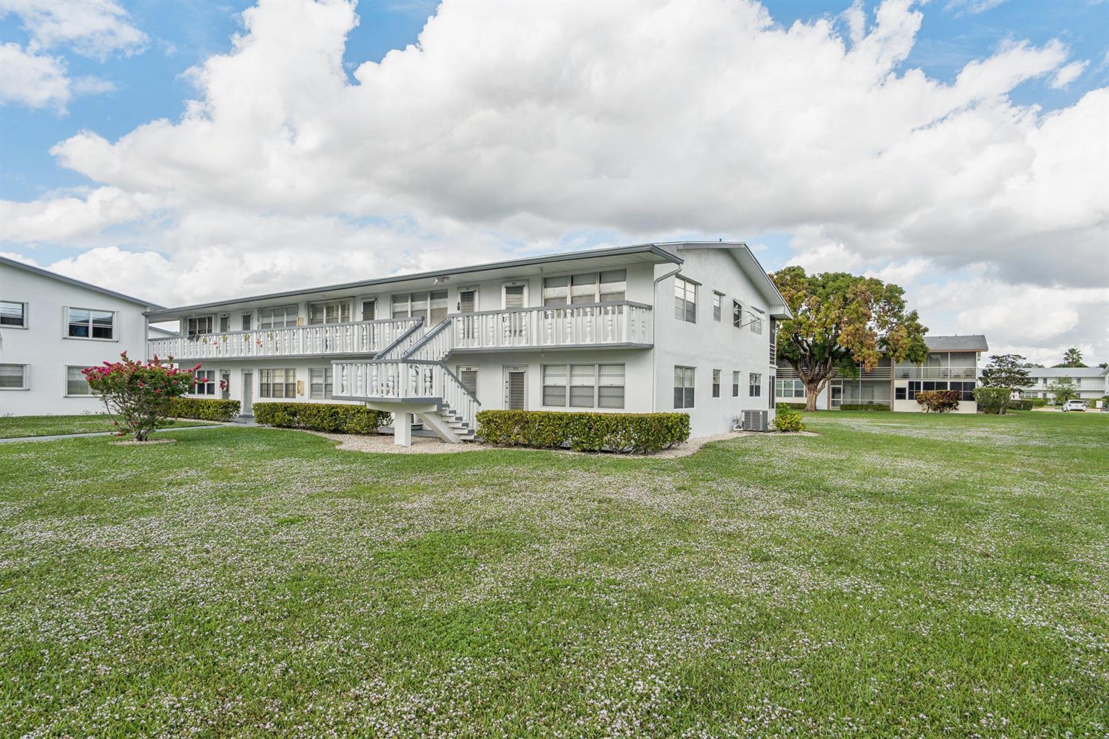 244 Camden J, West Palm Beach FL 33417 photo 2