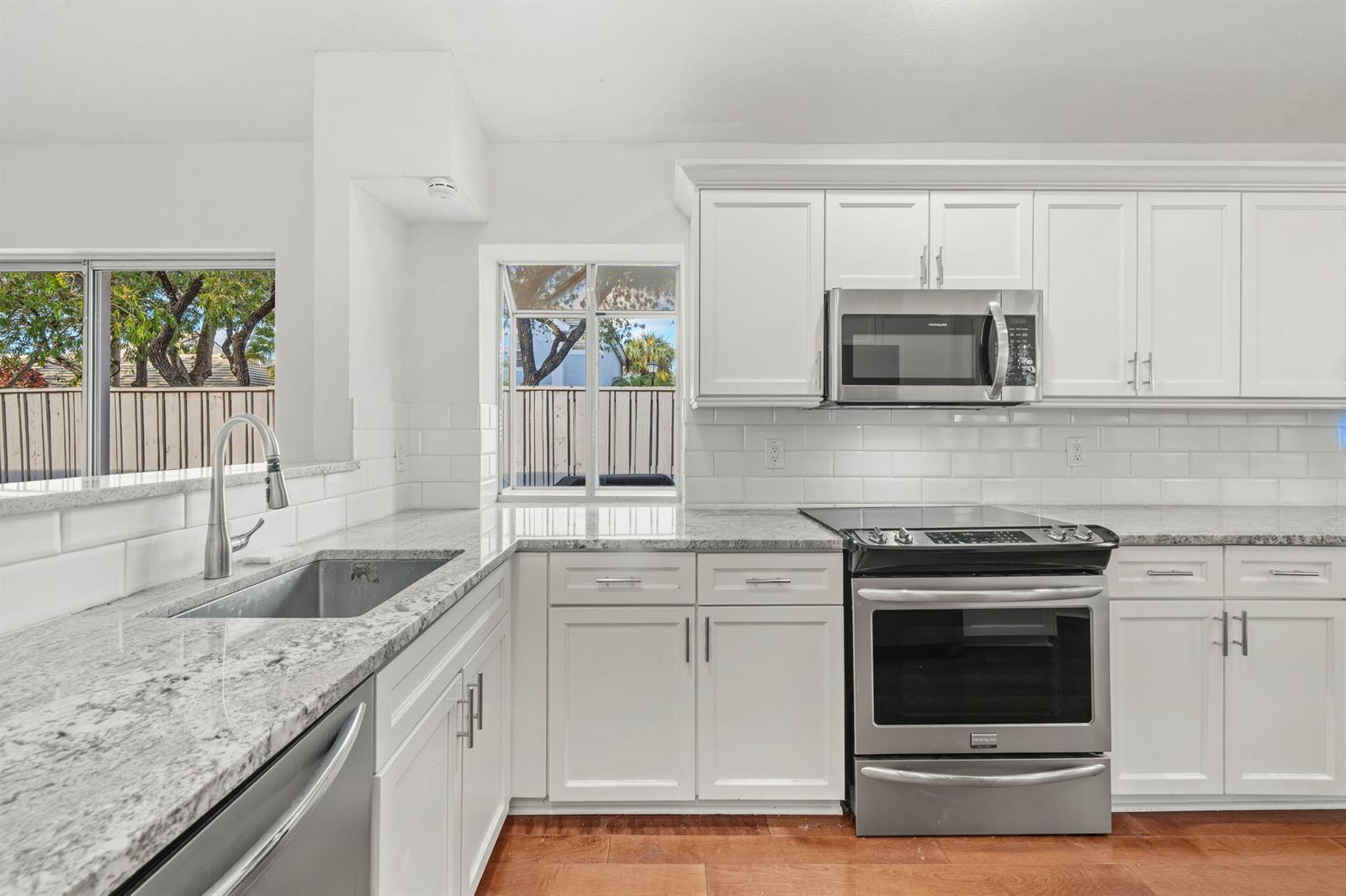 28 Governors Court, Palm Beach Gardens FL 33418 photo 4