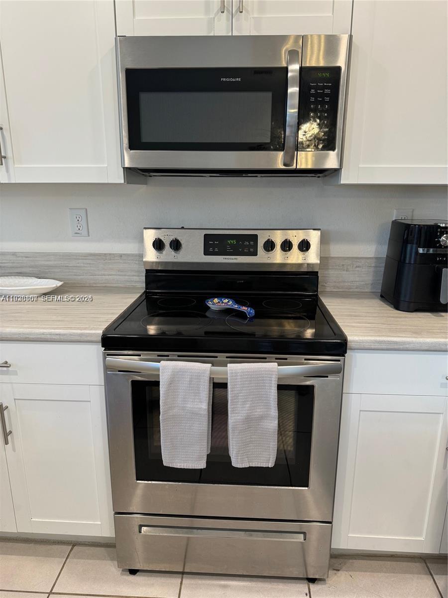 21441 NE 3rd Pl, Miami FL 33179 photo 2