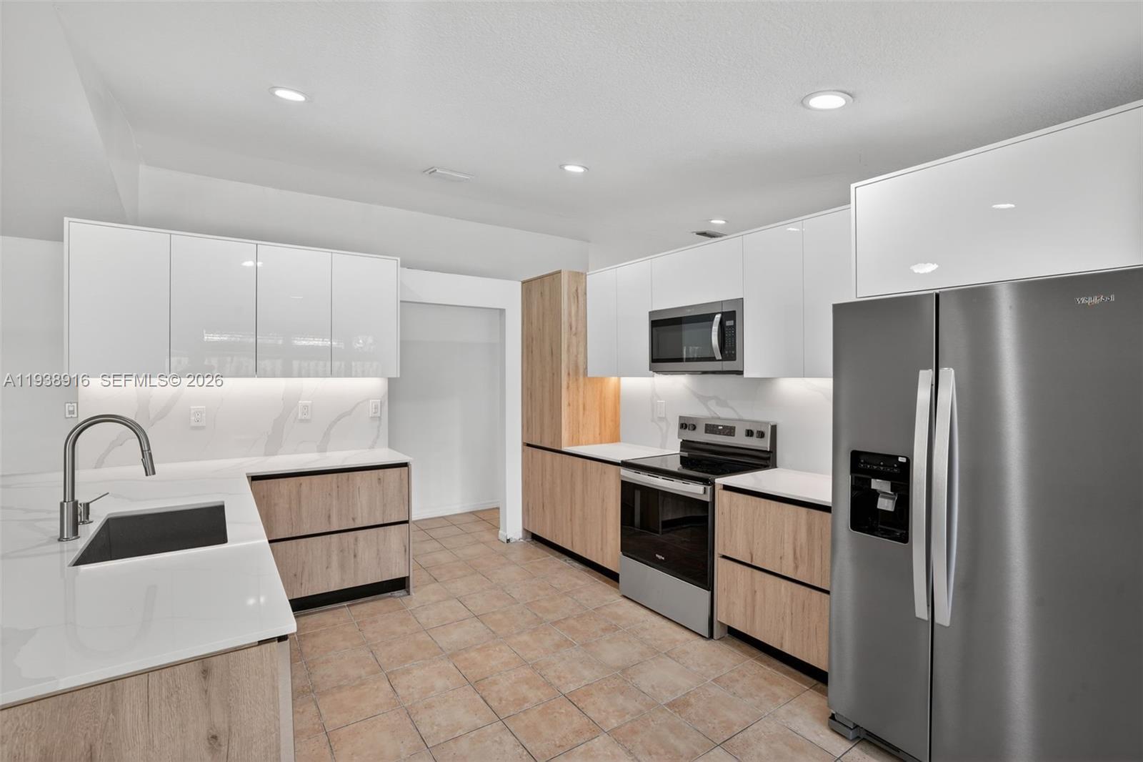 14300 SW 152nd Pl, Miami FL 33196 photo 4