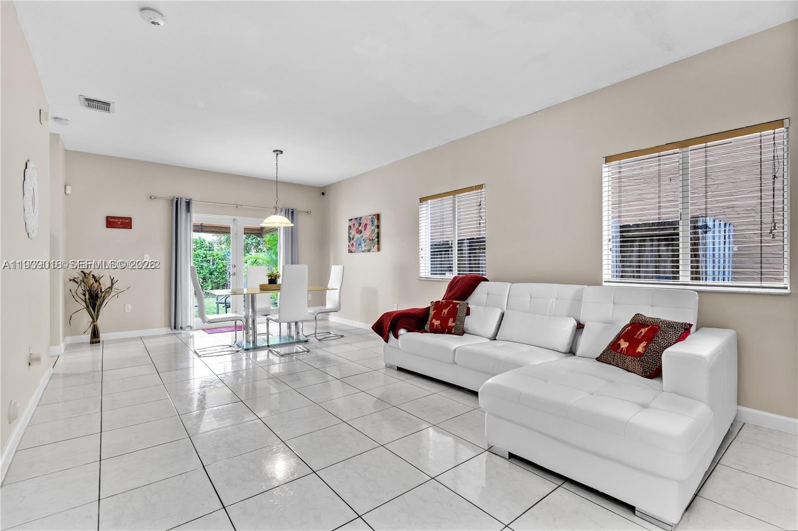 1081 NE 41st Ter, Homestead FL 33033 photo 5