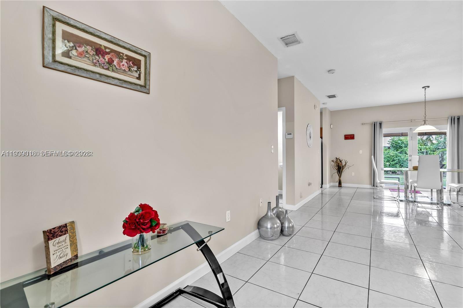 1081 NE 41st Ter, Homestead FL 33033 photo 4