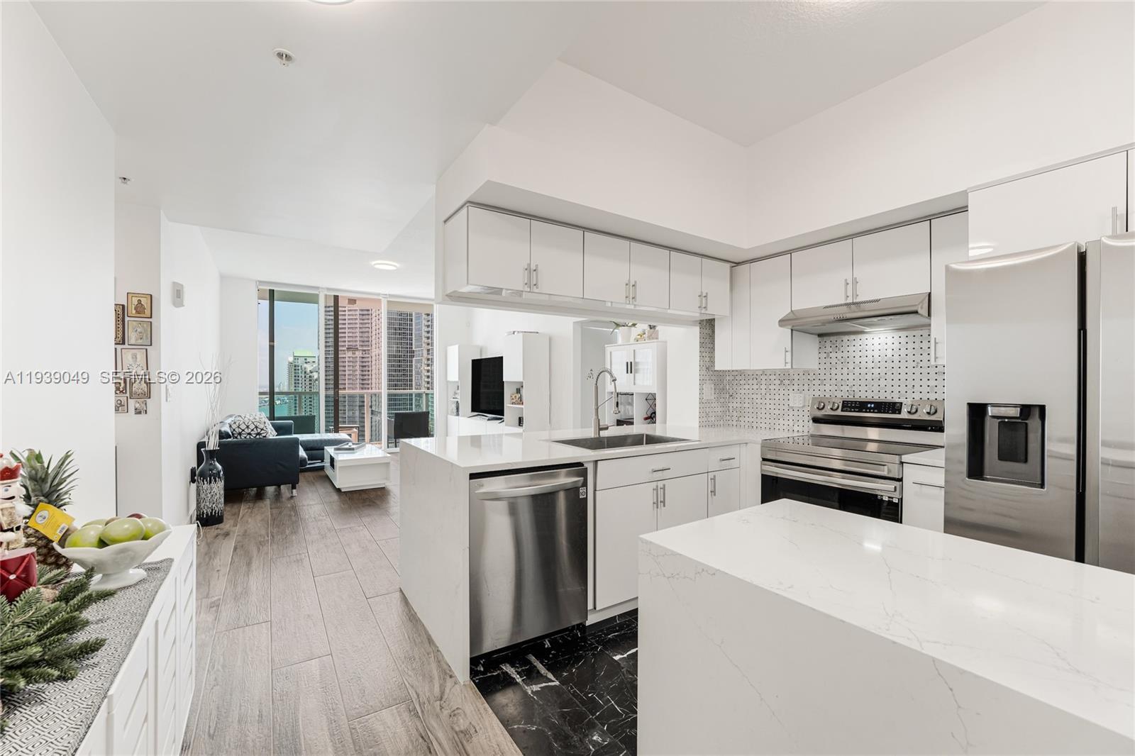 31 SE 5th St # 3918, Miami FL 33131 photo 3