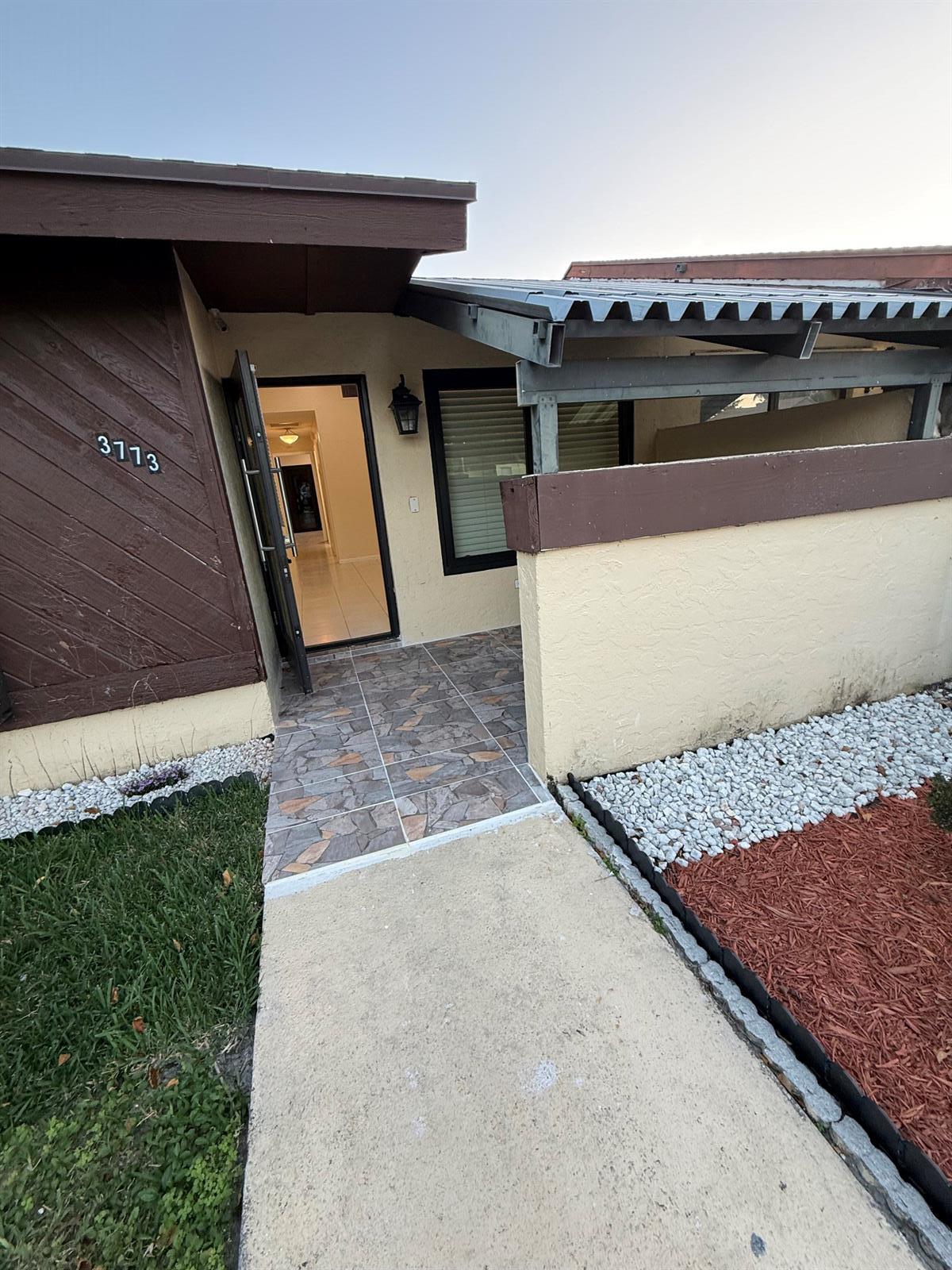3773 Mil Stream Court, FL 33463