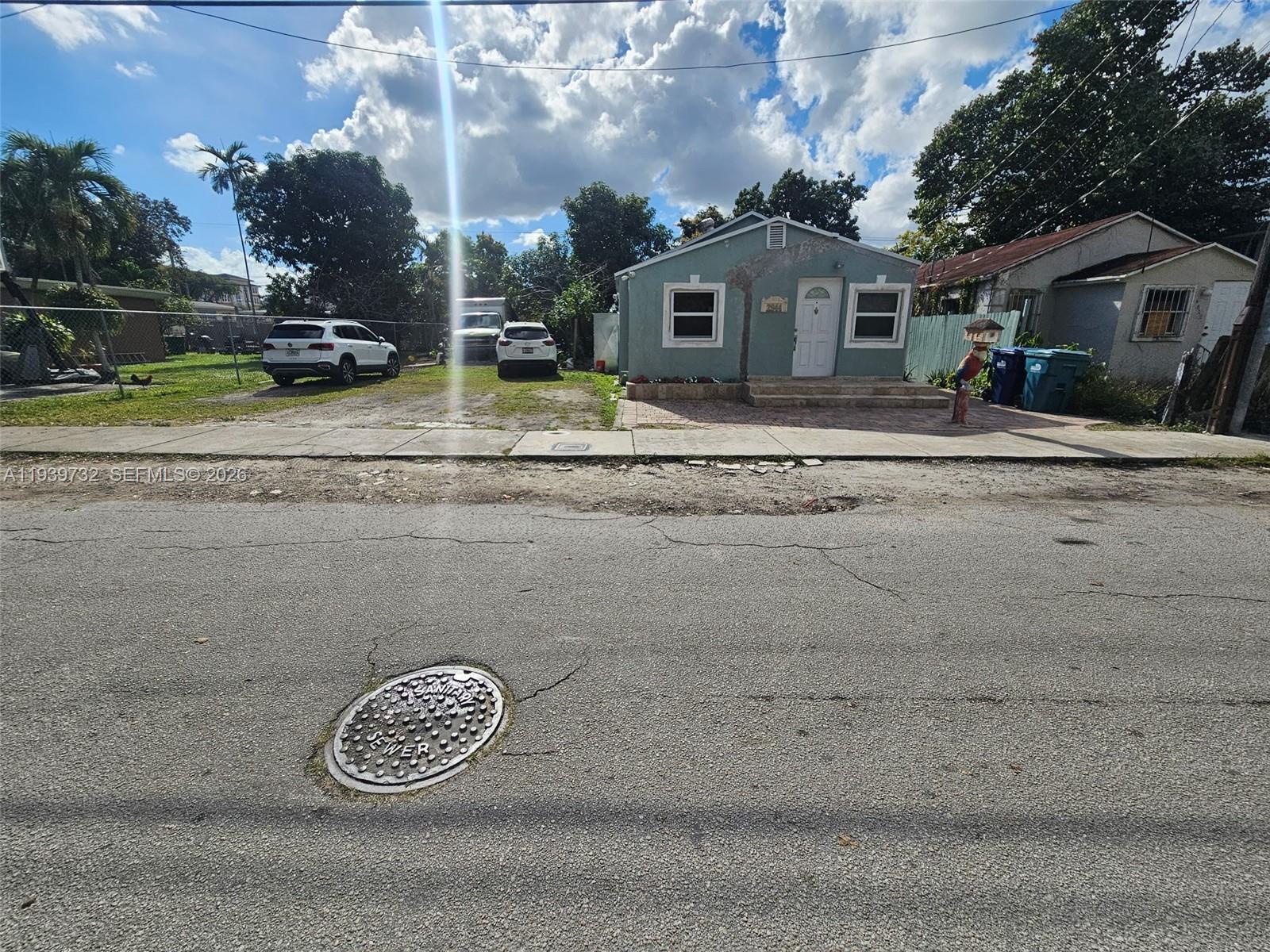 2944 NW 44th St, Miami FL 33142 photo 2