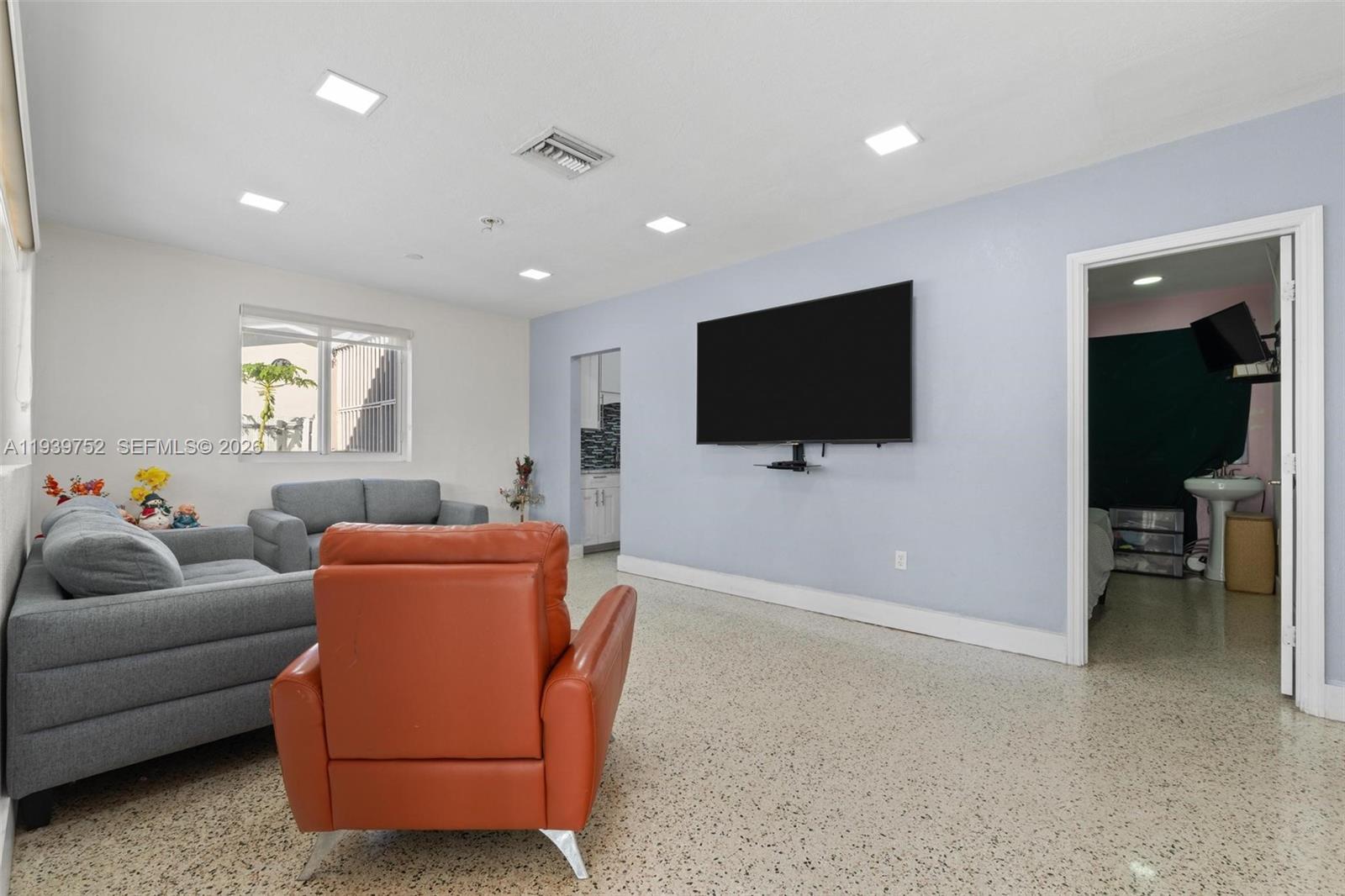 325 SE 9th Ave, Hialeah FL 33010 photo 5