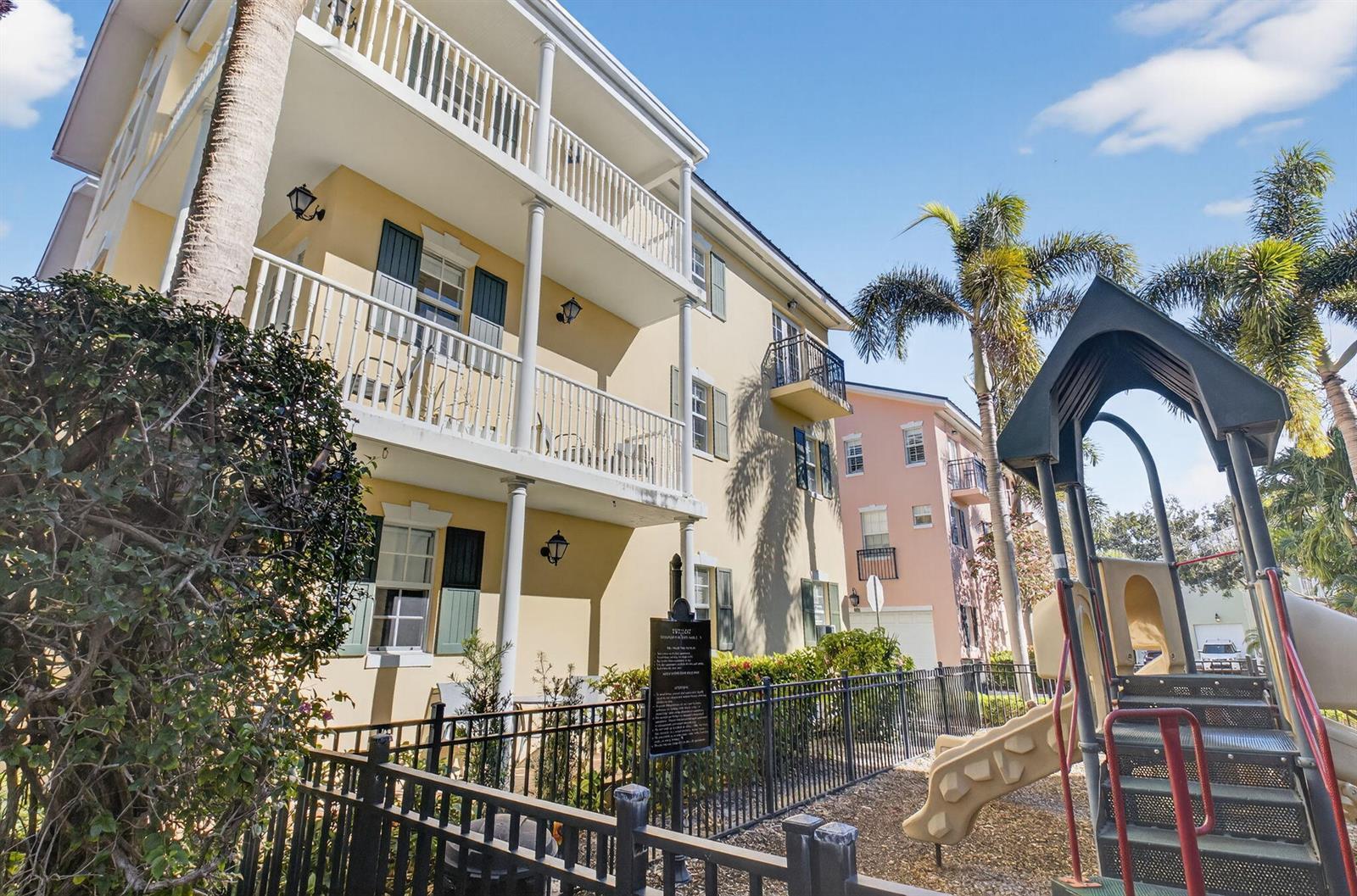 1037 W Heritage Club Circle, Delray Beach FL 33483 photo 2
