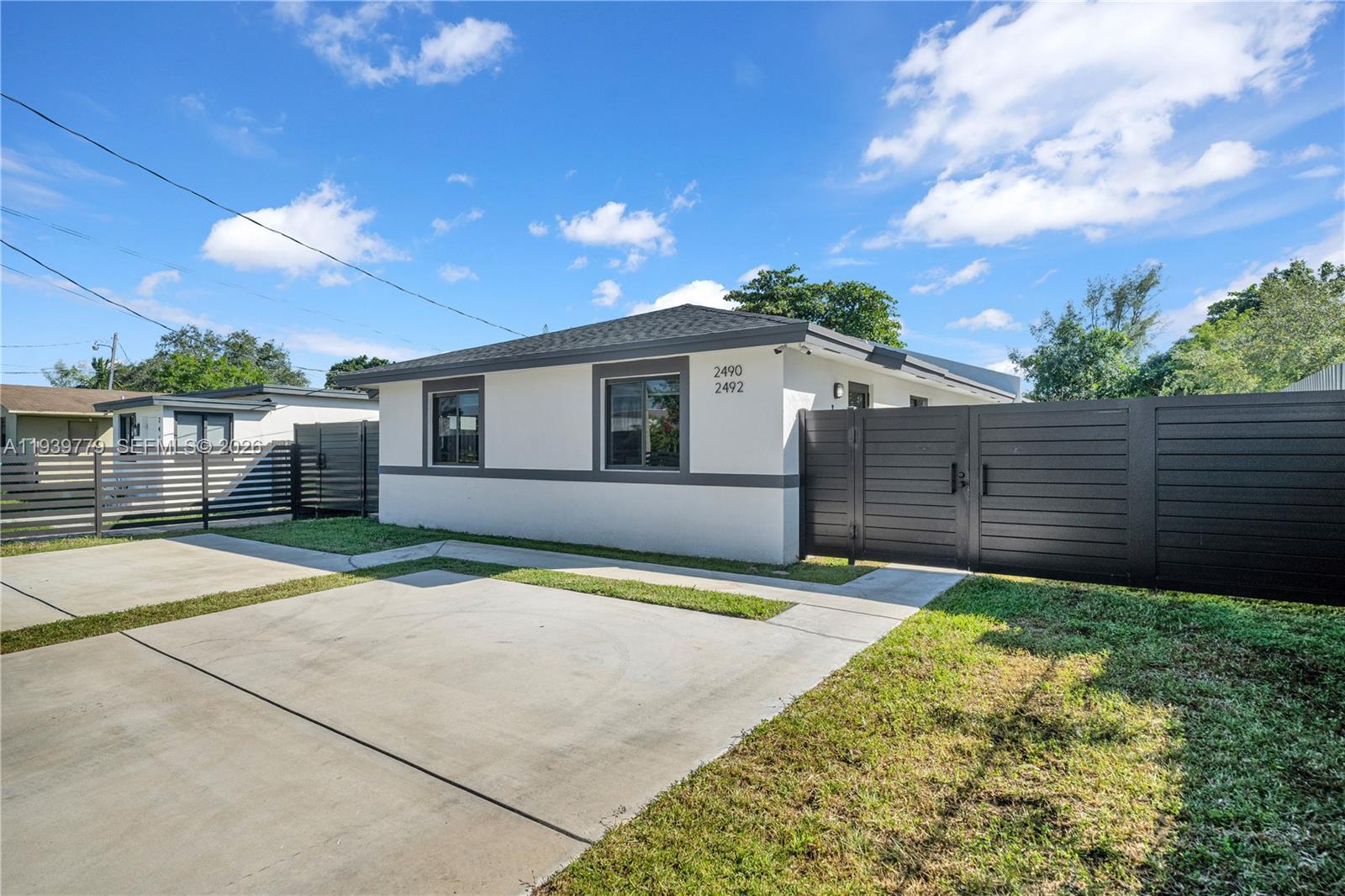 2490 NW 44th St, Miami FL 33142 photo 2