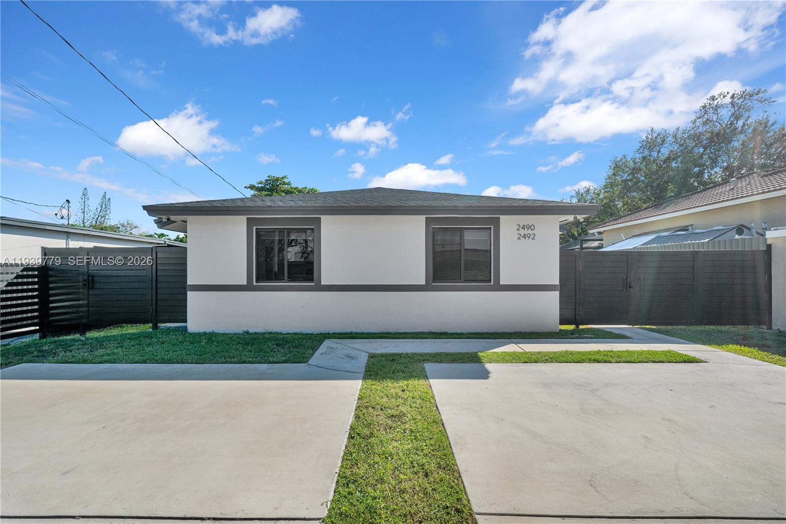 2490 NW 44th St, Miami FL 33142 photo 3