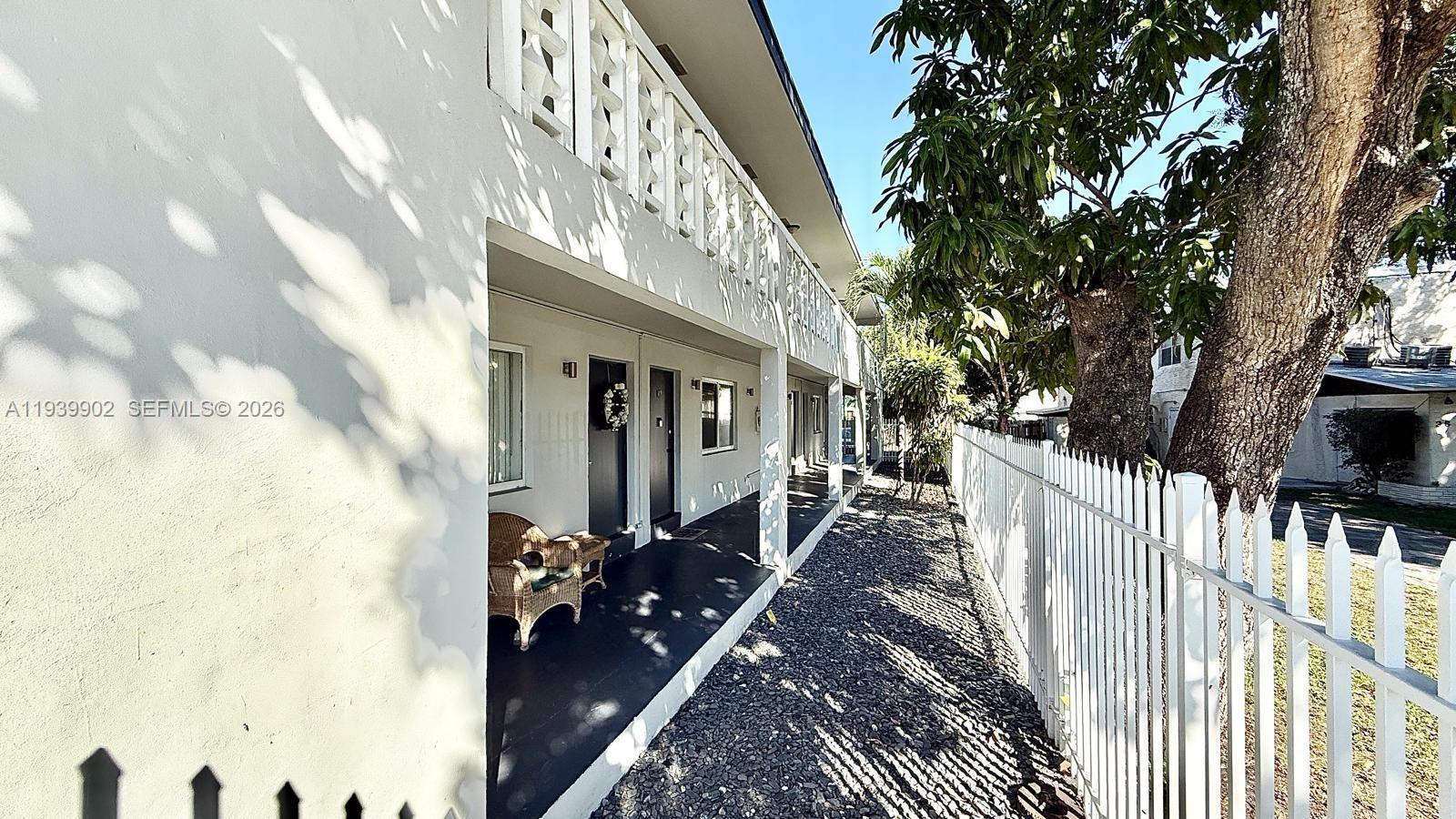 42 SW 14th St # 203, Dania Beach FL 33004 photo 2