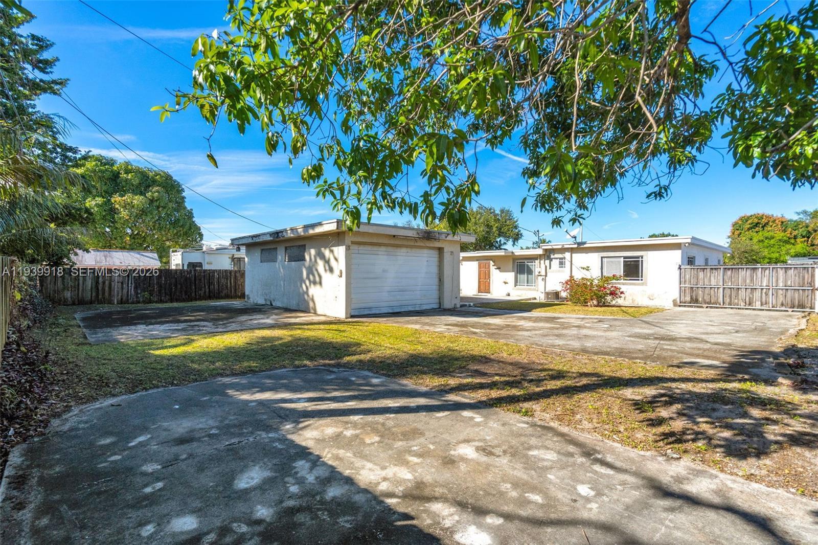 3274 NW 100th St, Miami FL 33147 photo 5