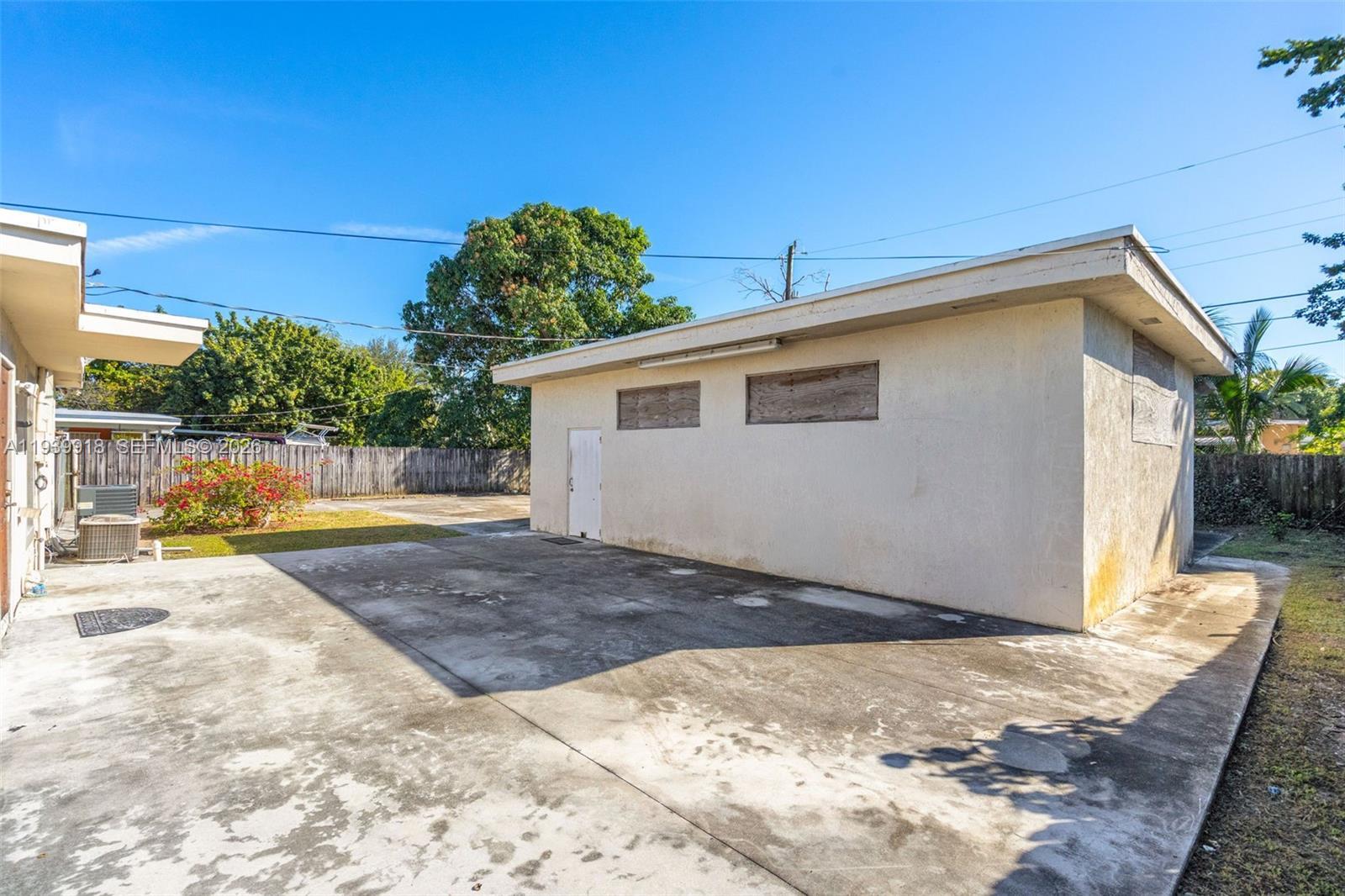 3274 NW 100th St, Miami FL 33147 photo 4