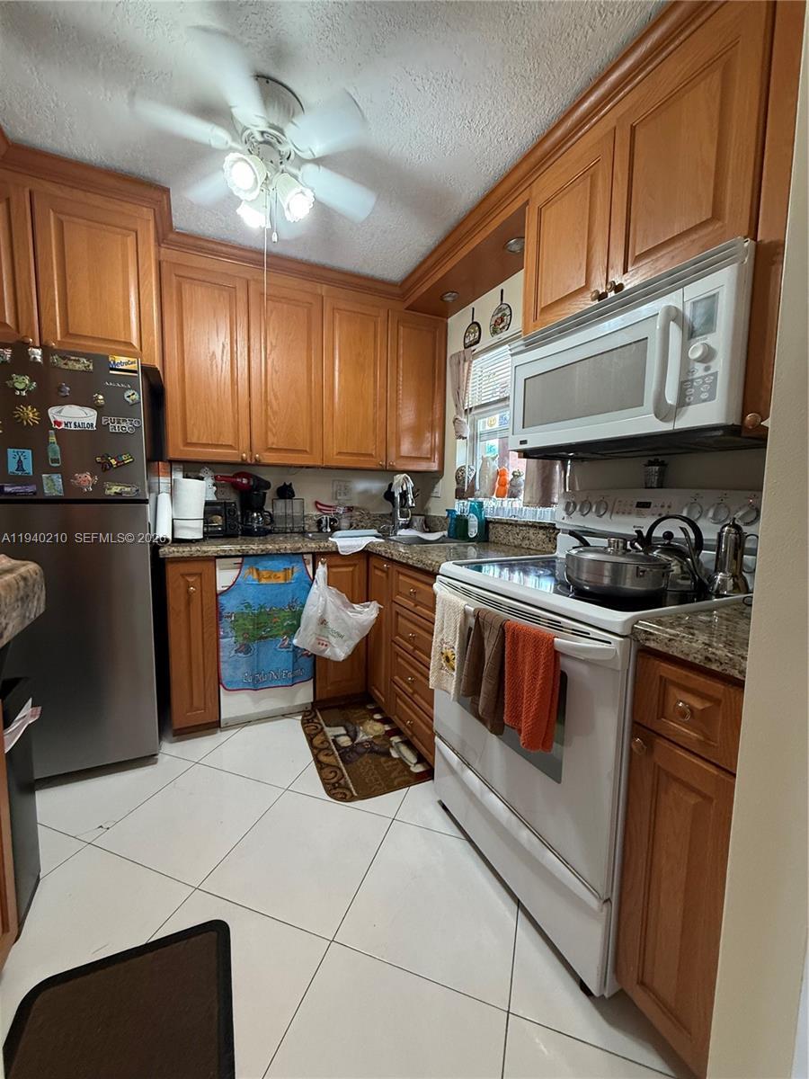 9041 Sunrise Lakes Blvd # 207, Sunrise FL 33322 photo 3