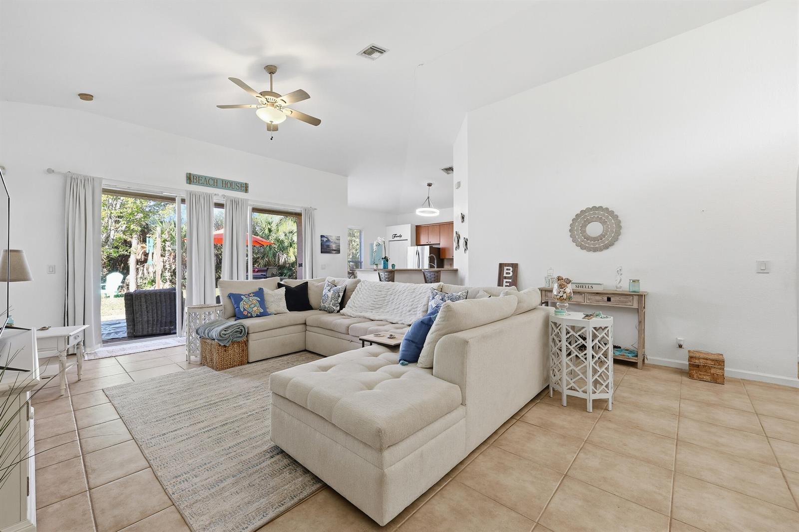 5427 Place Lake Drive, Fort Pierce FL 34951 photo 3