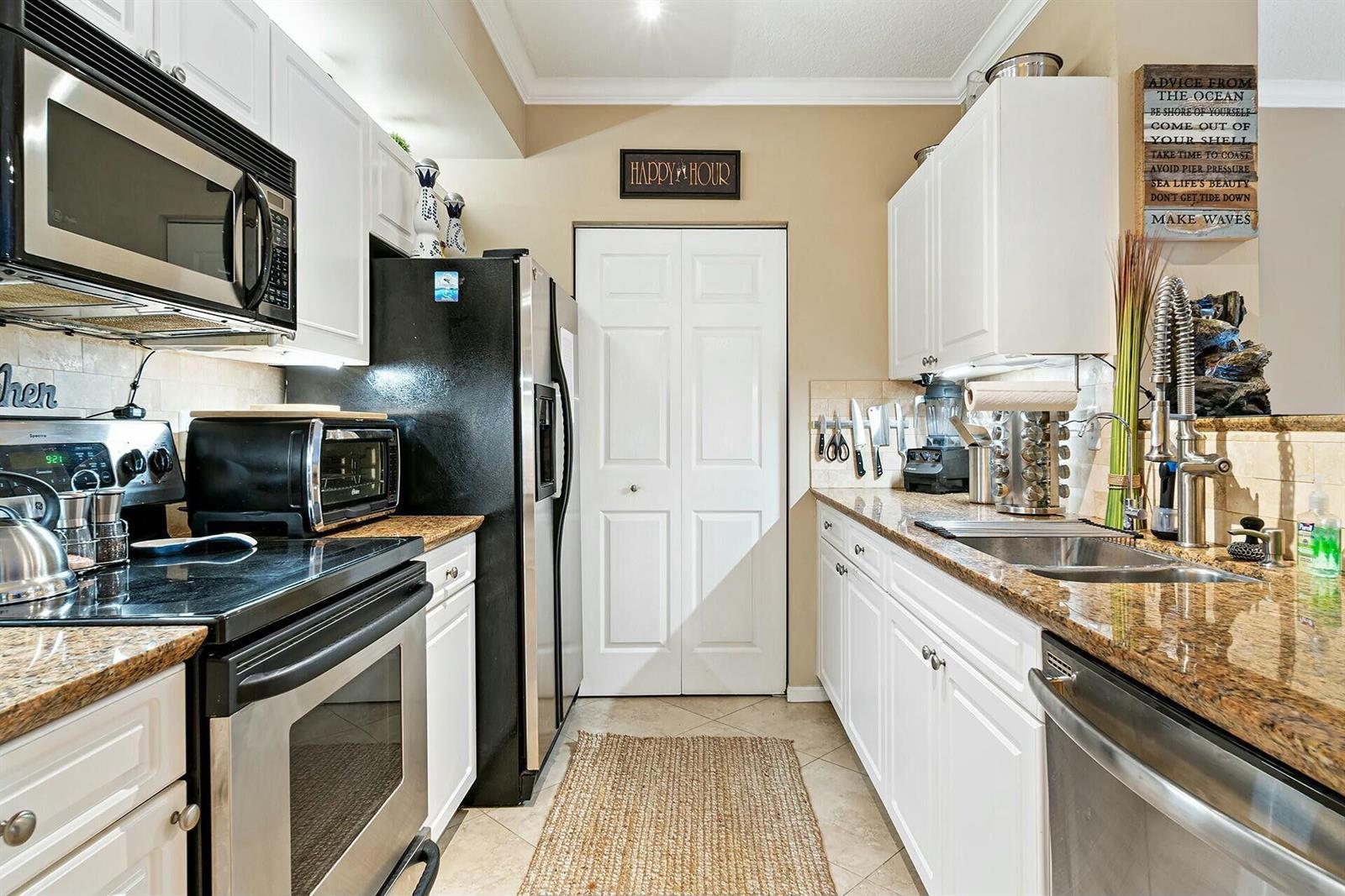 580 S Sapodilla # 206, West Palm Beach FL 33401 photo 4