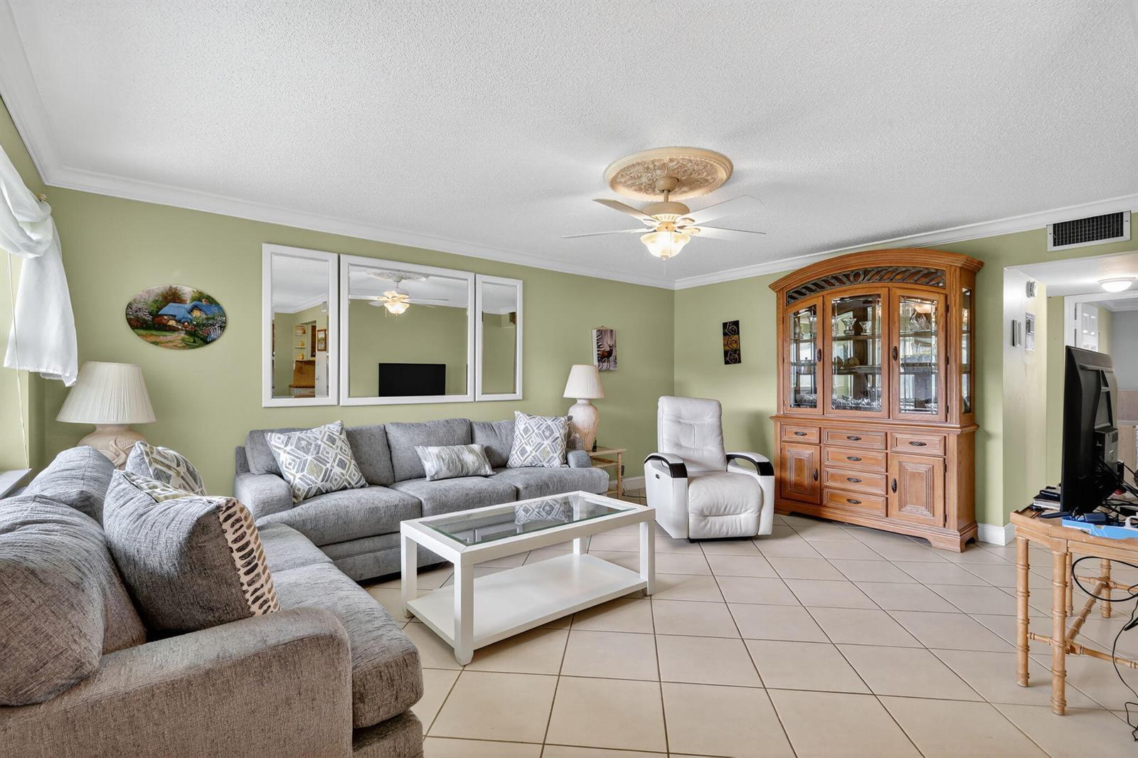 480 Horizons W # 104, Boynton Beach FL 33435 photo 2