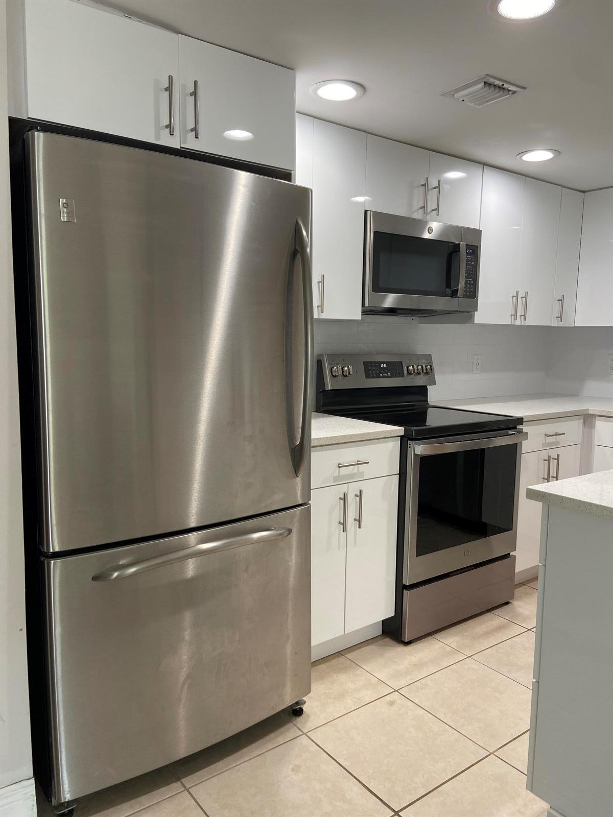 1829 Fairview Villas Drive # 2, Palm Springs FL 33406